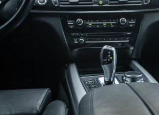 Kiedy sprzedać auto z salonu?