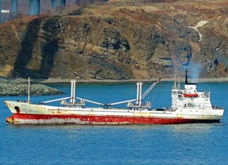 W jakim stanie czynnik chłodniczy dociera do parownika?