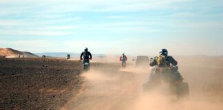 Czy quad ładuje akumulator?