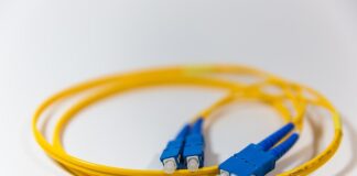 Jak się kładzie światłowody?