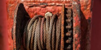 Jak działa wyciągarka ręczna?