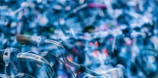 Co ułatwia kierownicą w samochodzie?