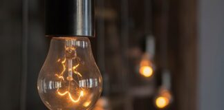 Co oznacza kontrolka kierownicy z wykrzyknikiem?