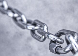 Czym wyczyścić metalowy bąk?