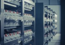 Ile ładuje się akumulator do quada?