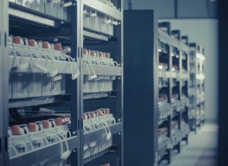 Ile ładuje się akumulator do quada?