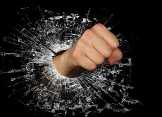 Czy można jeździć z rozbitym światłem?