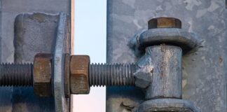 Jaki luz osiowy wału korbowego?