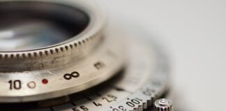 Jak zrobić otwór w płycie gipsowej?