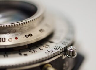 Jak zrobić otwór w płycie gipsowej?