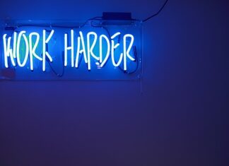 Co grozi za neony pod autem?