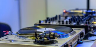 Co oznacza żółta kontrolka z wykrzyknikiem?