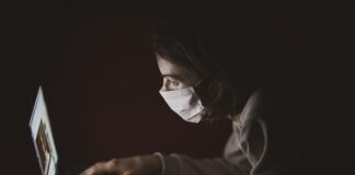 W jakiej odległości zlew od ściany?