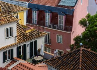 Jak oświetlić taras bez prądu?